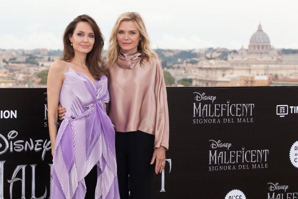 Angelina Jolie e Michelle Pfeiffer a Roma per presentare Maleficent: Signora del male. (Foto: Disney)