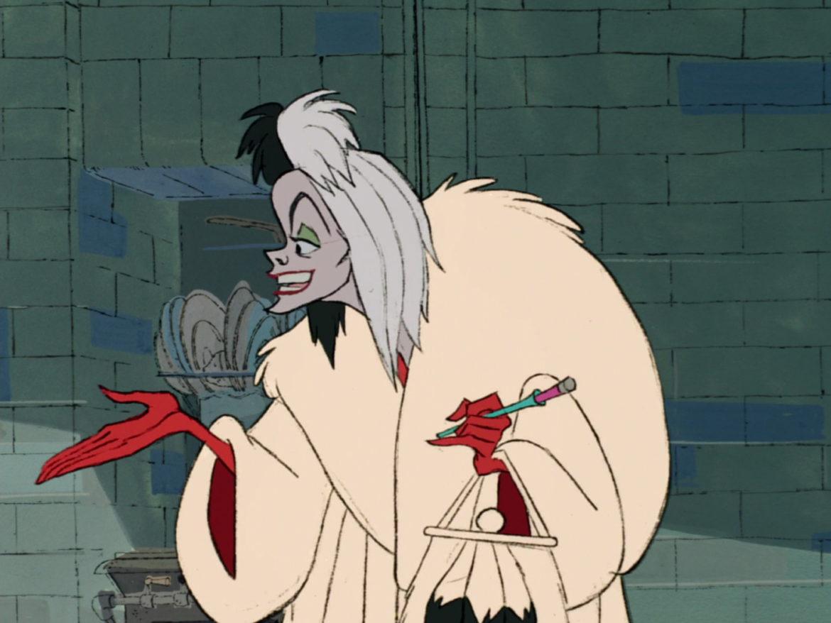 Cruella, Emma Stone con la parrucca bionda sul set del live action Disney