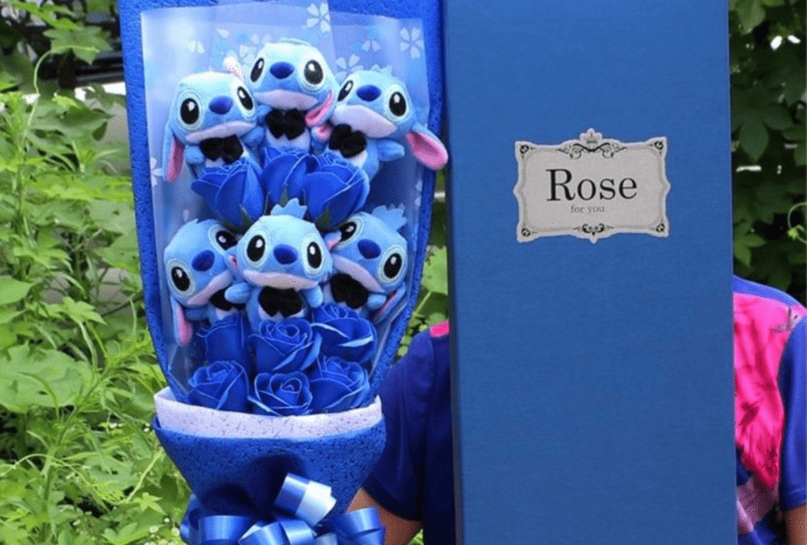 Un negozio su Etsy vende originali bouquet di Stitch