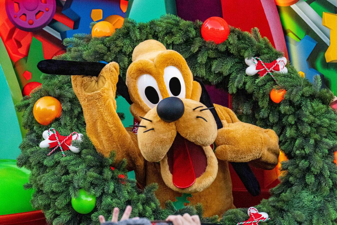 Disneyland Paris, 20 foto della magica parata di Natale 2021