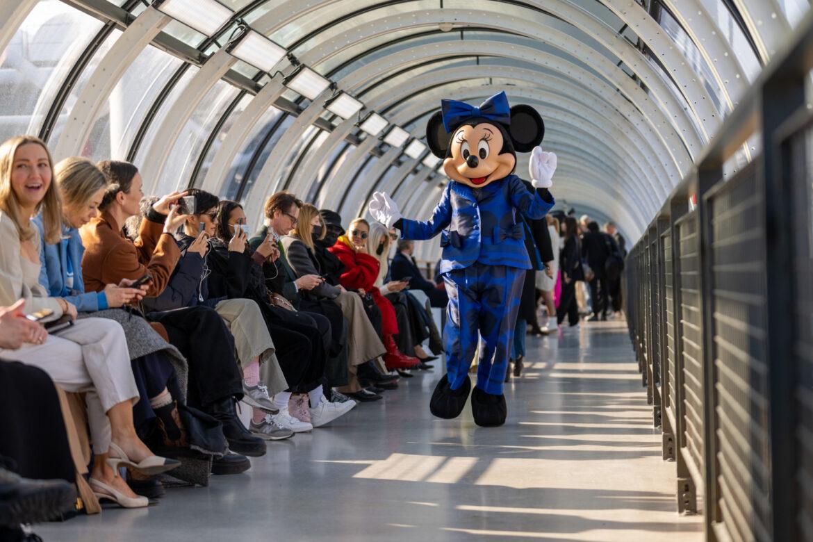 Disneyland Paris, il nuovo look di Minni disegnato da Stella McCartney